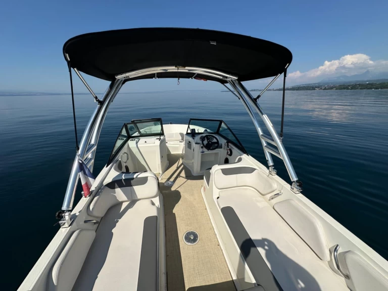 Bayliner E7 a louer à Amphion-les-Bains
