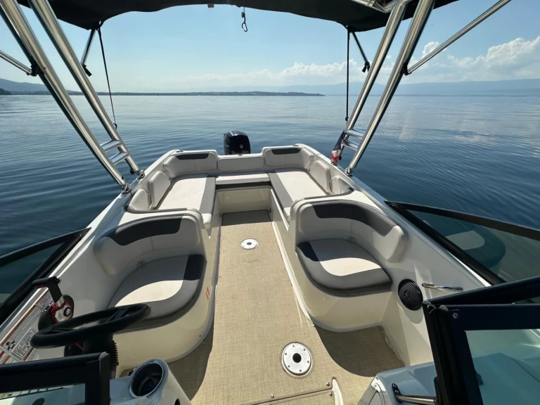 Louez un Bayliner E7 à Amphion-les-Bains