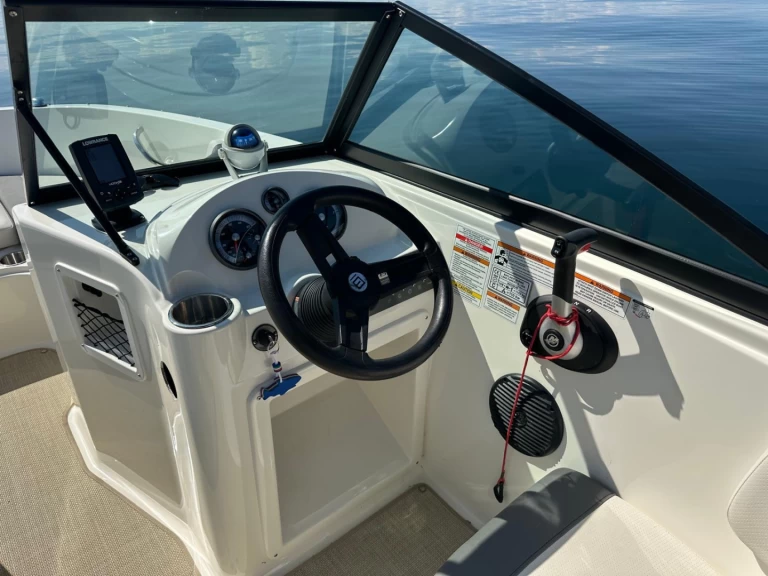 Location Bateau à moteur à Amphion-les-Bains - Bayliner E7