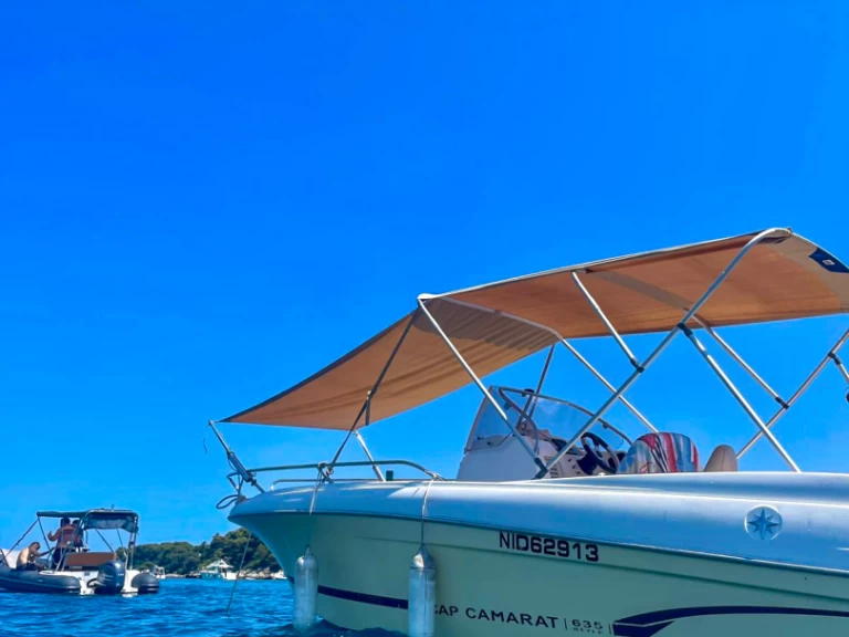 Location Bateau à moteur Jeanneau avec permis