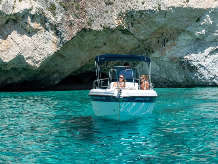 Louer Bateau à moteur avec ou sans skipper Poseidon à Zakynthos