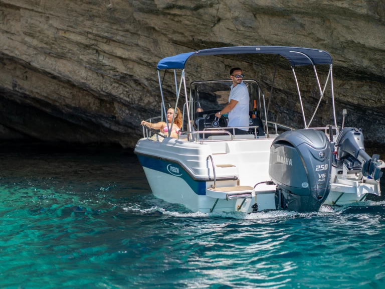 Bateau à moteur à louer à Zakynthos au meilleur prix