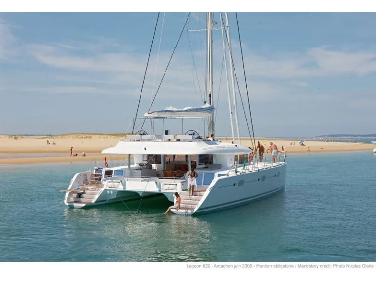 Catamaran à louer à Cugnana Verde au meilleur prix