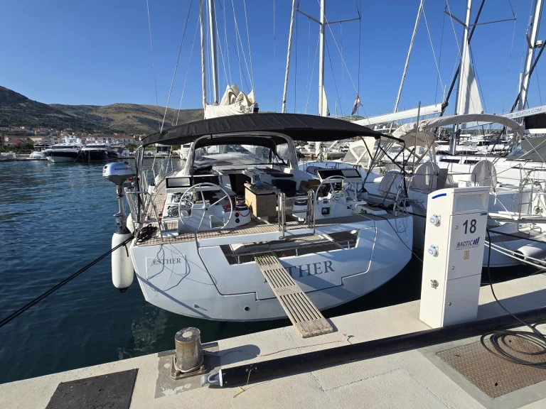 Voilier à louer à Seget Donji au meilleur prix