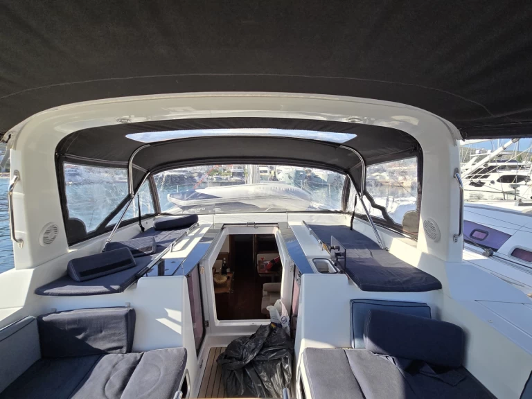 Bénéteau Oceanis 55 a louer à Seget Donji