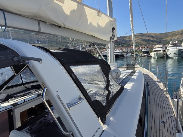 Louez un Bénéteau Oceanis 55 à Seget Donji