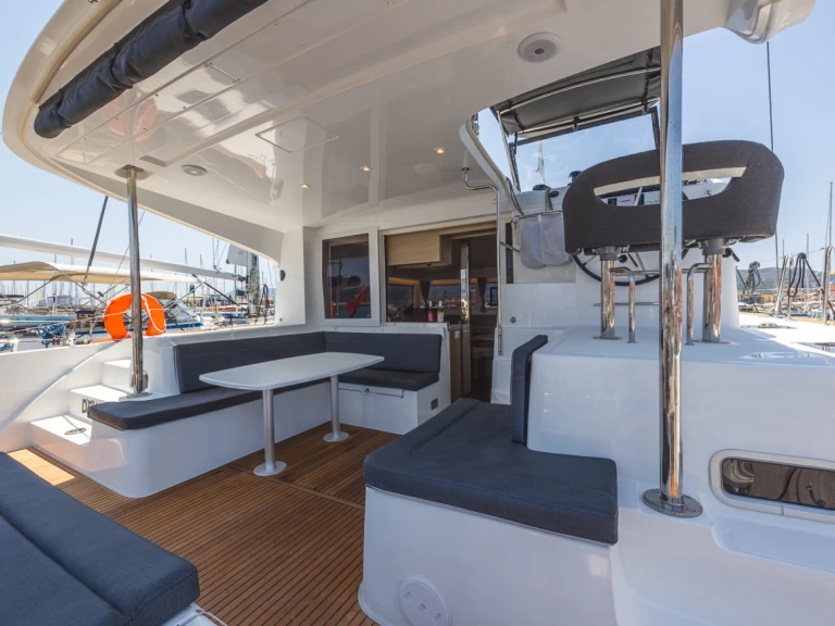 Location bateau Gouviá pas cher Lagoon 40