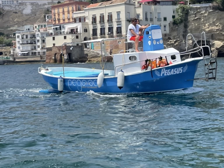 Louer Bateau à moteur avec ou sans skipper bianchi e cecchi à Naples