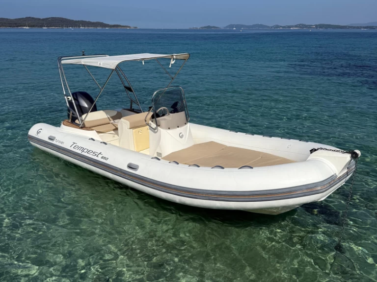 Location bateau sportis MC56 à Gapeau sur Samboat