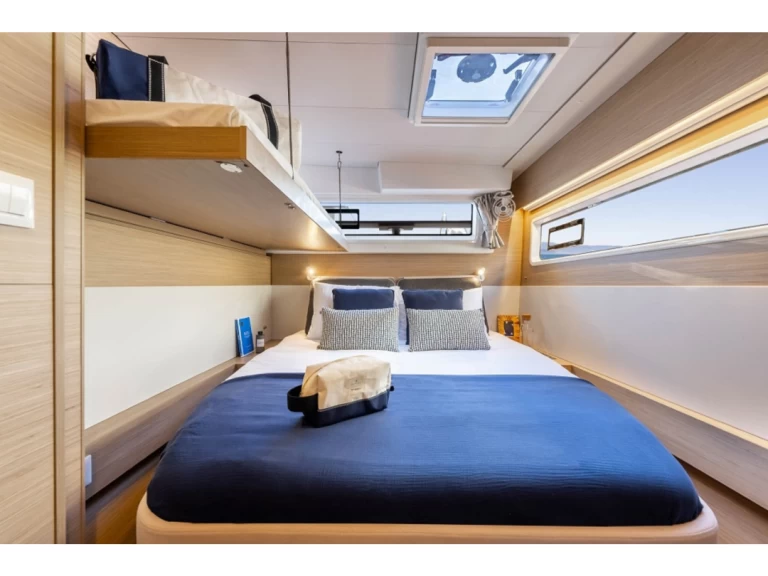 Location bateau Hyères pas cher Lagoon 43