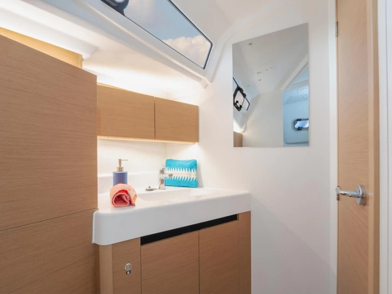 Location à Hyères - Jeanneau Sun Odyssey 350 sur SamBoat