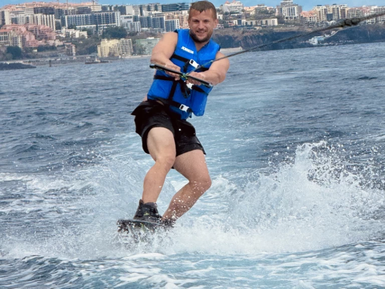 Louez un Bombard Explorer 640 SB à Porto do Funchal