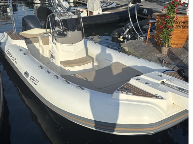 Location Semi-rigide Capelli avec permis