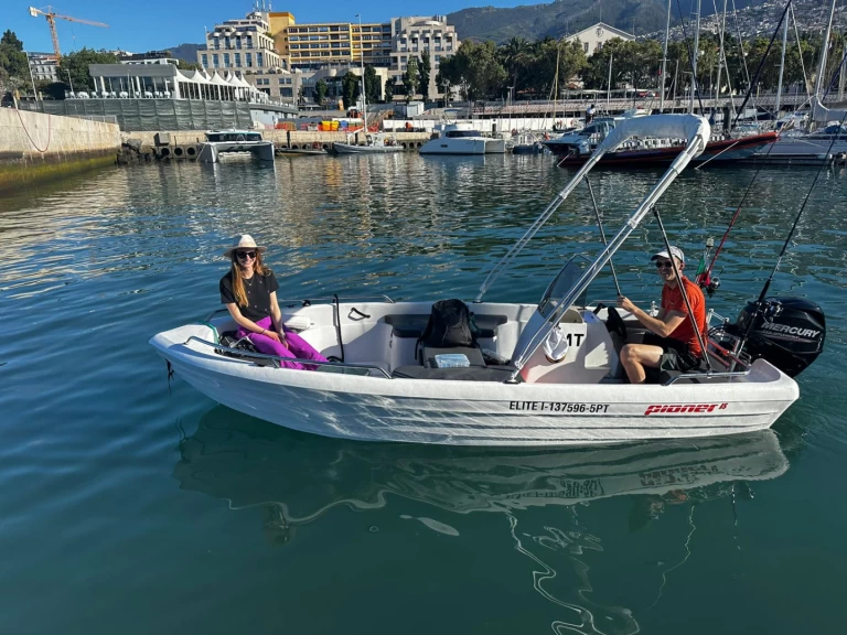 Bateau à moteur à louer à Porto do Funchal au meilleur prix