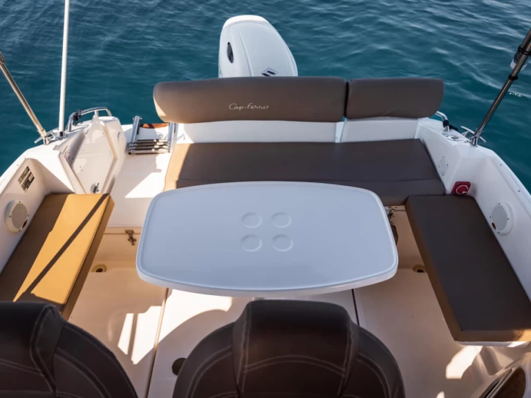 Louer Bateau à moteur avec ou sans skipper B2 Marine à Port du Lavandou