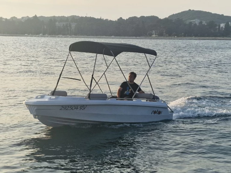 Location Bateau à moteur ROTO avec permis