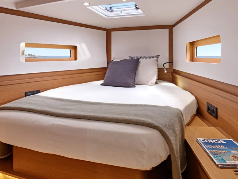 Louez un Bénéteau First 44 à Lávrio