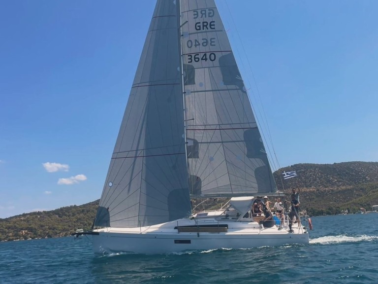 Location bateau Bénéteau First 36 à Le Pirée sur Samboat