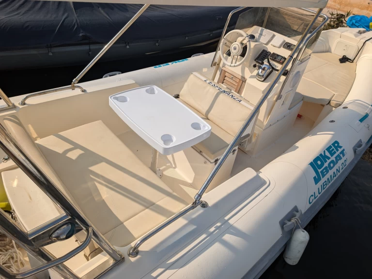 Joker Boat Wide 700 a louer à Hyères