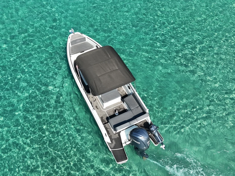 Location Bateau à moteur Protagon avec permis