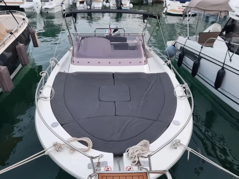Bateau à moteur à louer à Opatija au meilleur prix