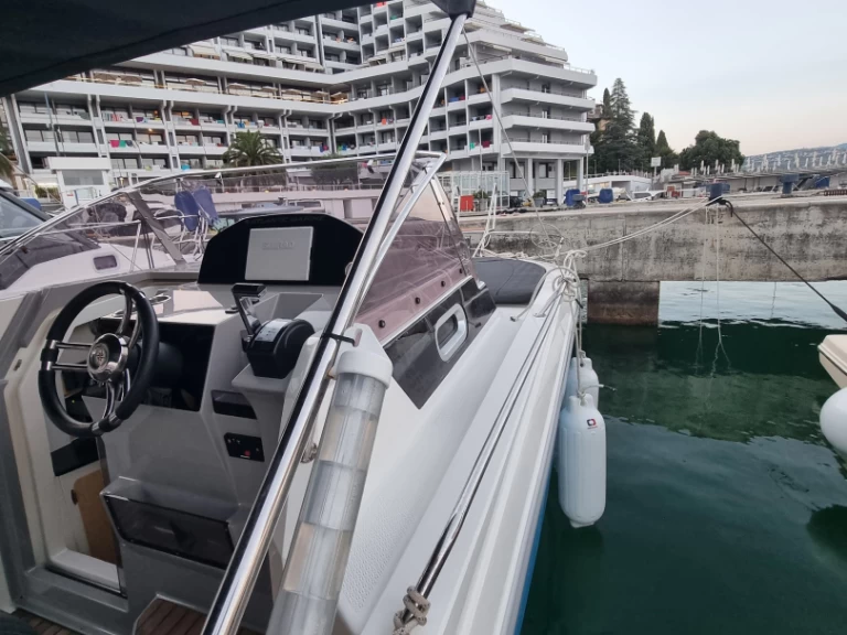 Atlantic 730 Sun Cruiser a louer à Opatija