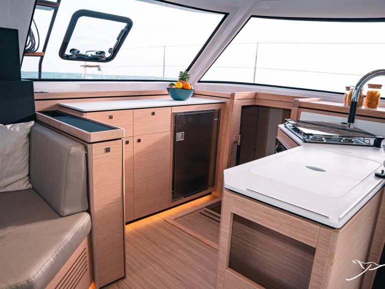 Location bateau Cogolin pas cher Nautitech 40 Open 