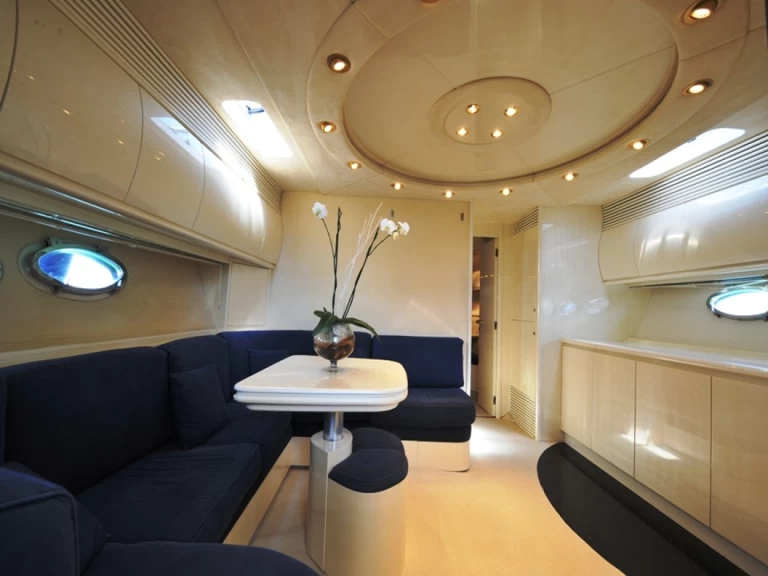 Bateau à moteur à louer à Poltu Quatu au meilleur prix