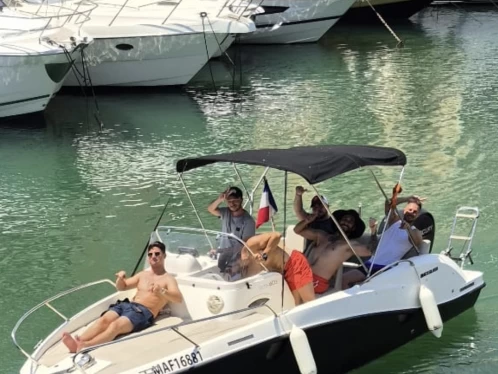 Louez un Quicksilver Activ 605 Sundeck à Fréjus