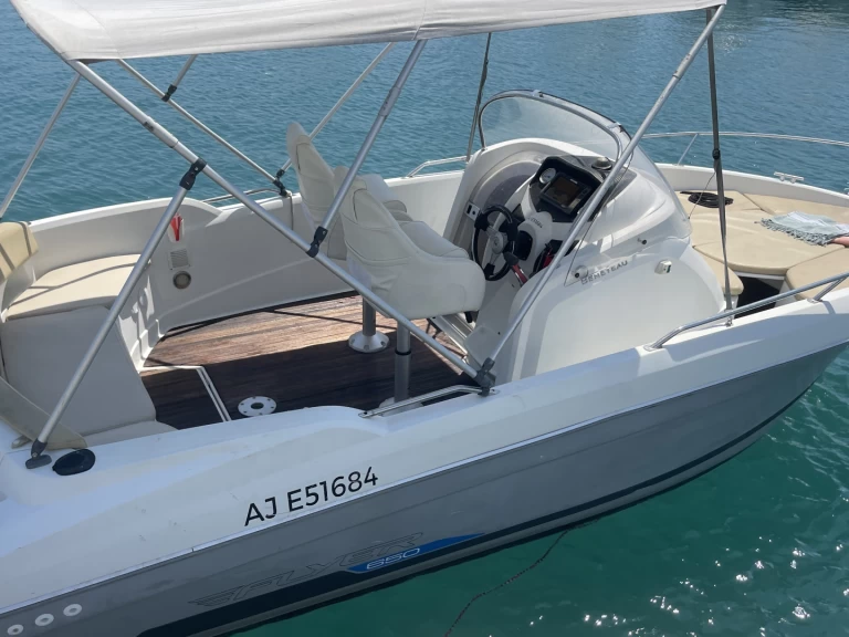 Bateau à moteur à louer à Nice au meilleur prix
