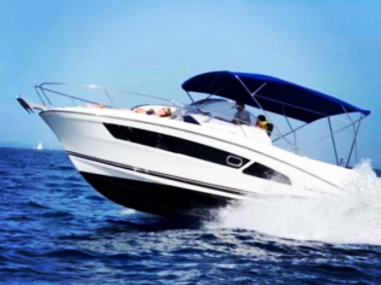 Louer Bateau à moteur avec ou sans skipper Jeanneau à Port Fréjus