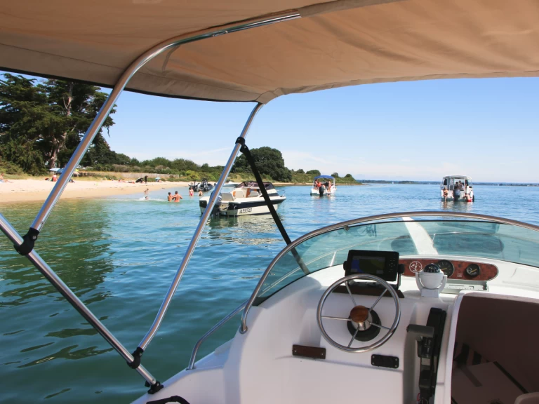 Location bateau B2 Marine Cap Ferret 452 Cabin Cruiser à Arzon sur Samboat