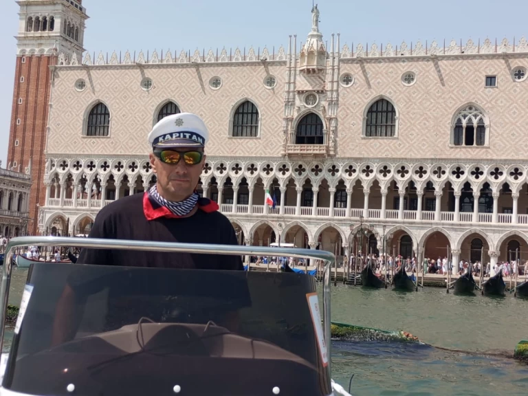 Bateau à moteur à louer à Venise au meilleur prix