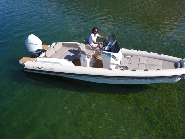 Location Semi-rigide Lomac avec permis