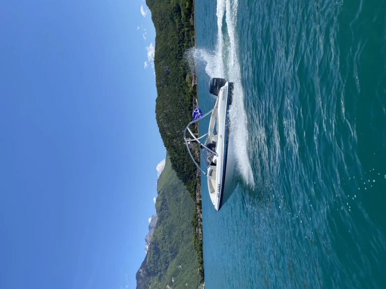 Louer Bateau à moteur avec ou sans skipper Four Winns à Saint-Jorioz