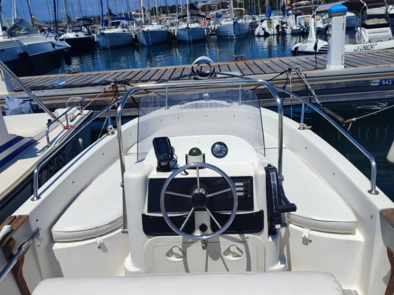 Bateau à moteur à louer à Saint-Raphaël au meilleur prix