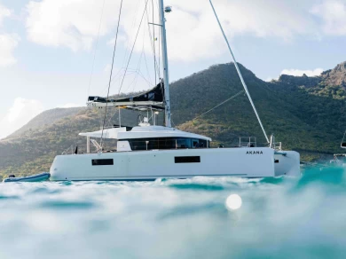 Bareboat Rental Luxury Yacht Lagoon with a boat licence