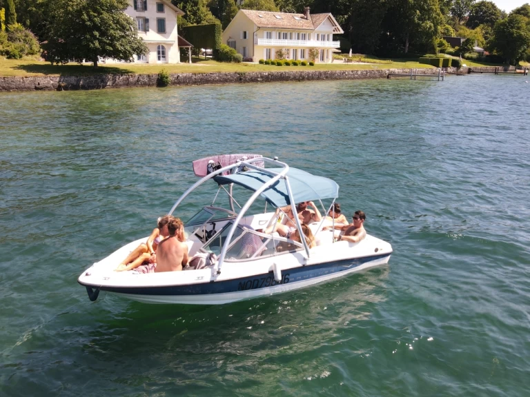 Location Bateau à moteur Bayliner avec permis