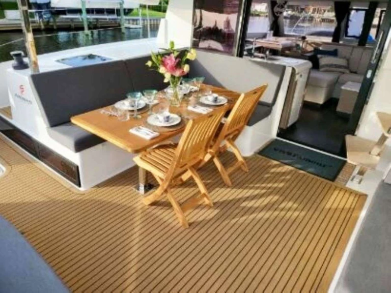 Location Yacht Fountaine Pajot avec permis