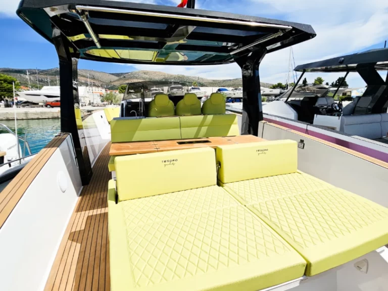 Bateau à moteur à louer à Seget Donji au meilleur prix