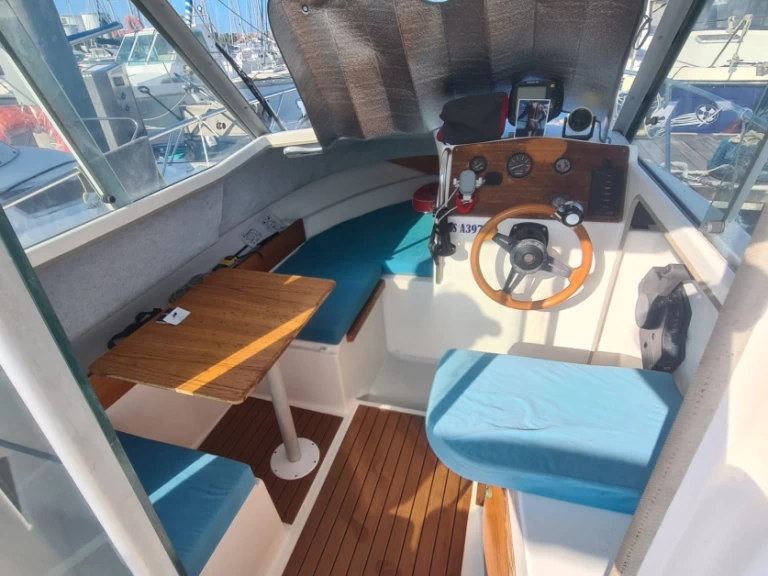 Louer Bateau à moteur avec ou sans skipper Ocqueteau à Les Sables-d'Olonne