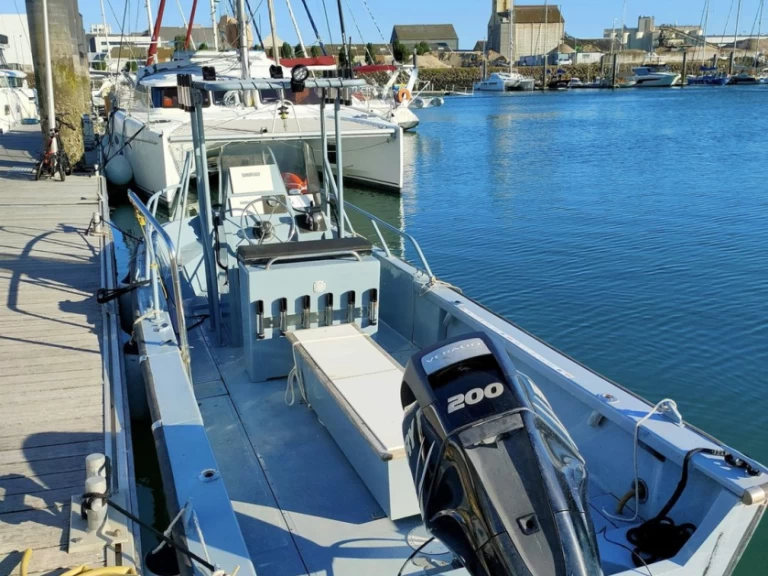 Location bateau Les Sables-d'Olonne pas cher Boston Whaler 22 Outrage