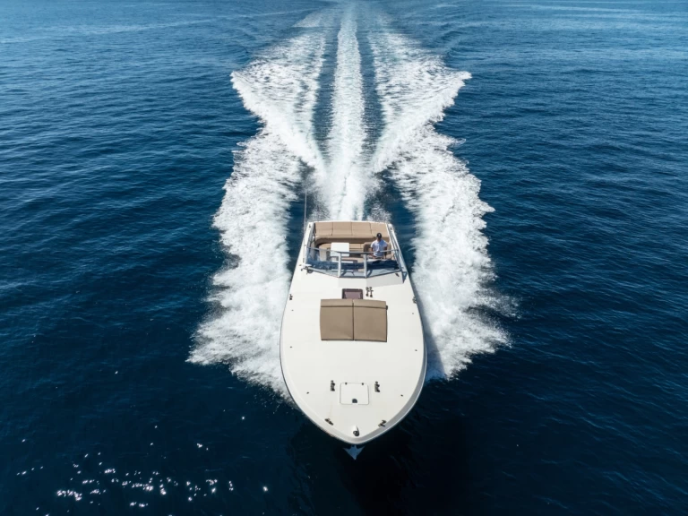 Louer Bateau à moteur avec ou sans skipper Itama à Saint-Tropez