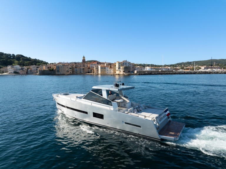 Louez un Bénéteau Oceanis 37 à Saint-Tropez
