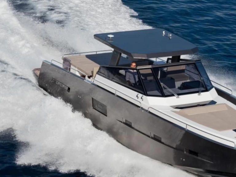 MED YACHT  Med Yacht 52 a louer à Cogolin