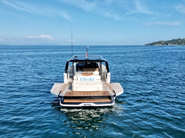 Location Bateau à moteur Cranchi avec permis