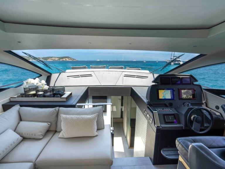 Location bateau Saint-Tropez pas cher PERSHING 70
