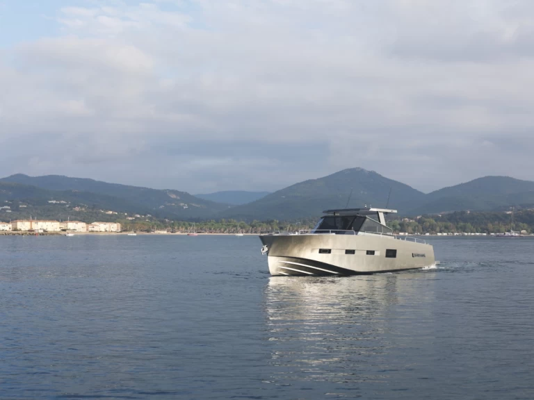 Louez un MED YACHT  Med Yacht 52 à Cogolin