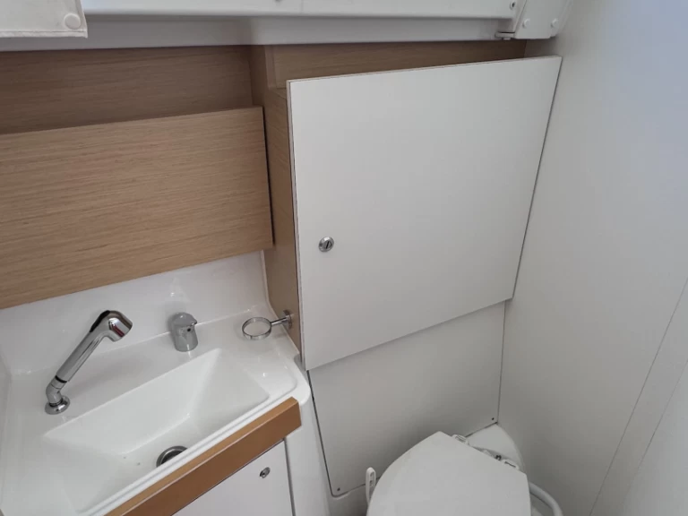 Bénéteau Oceanis 38 a louer à Sukošan