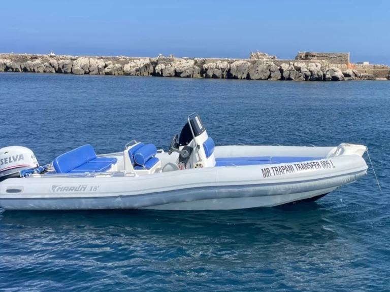 Louer Semi-rigide avec ou sans skipper Marlin Boat à Trapani